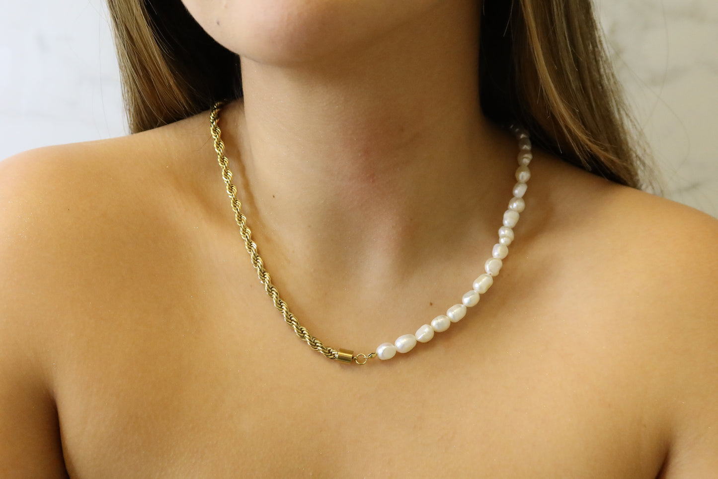 Necklace half gold half pearls